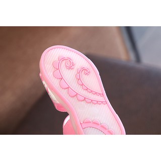 Giày sandal bé gái (lẻ size 22,23)