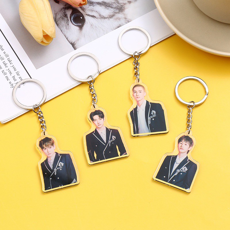 Móc khóa hình nhân vật Into1 Santa Mika Liuyu Zhoukeyu