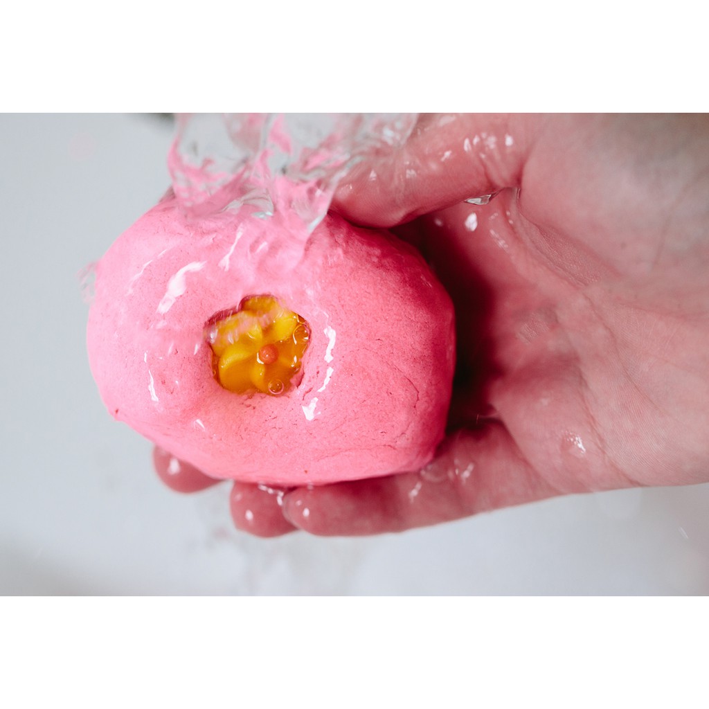 Bánh tạo bọt tắm Creamy Candy Bubble Bar - LUSH | BigBuy360 - bigbuy360.vn