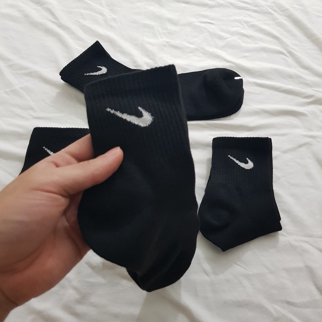Tất thể thao Nike cổ trung màu đen  - Free ship Loved socks by TatsTats.vn