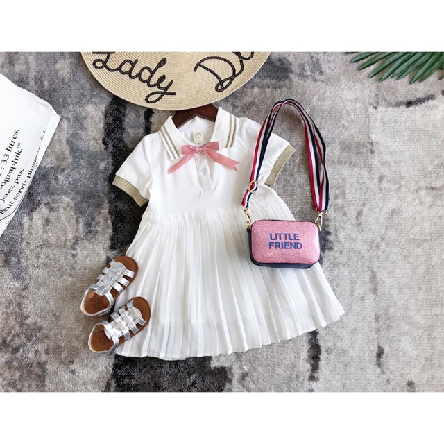 váy trắng xếp ly
