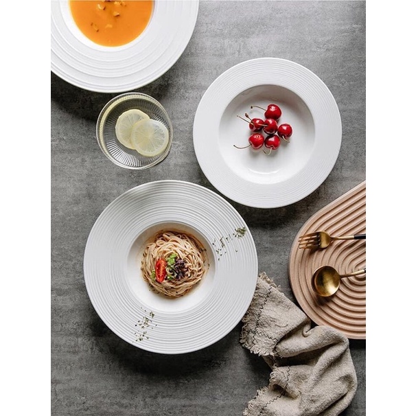 Đĩa mỳ ý trắng vân sóng phong cách nhà hàng phương tây