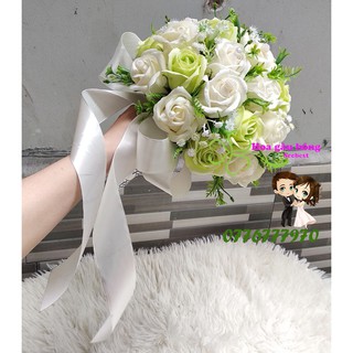 Hoa cưới cầm tay tông xanh dịu dàng