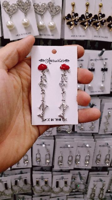 Bông tai thái lan lẻ 30k. Giá sỉ cực tốt. Ib shop nhé