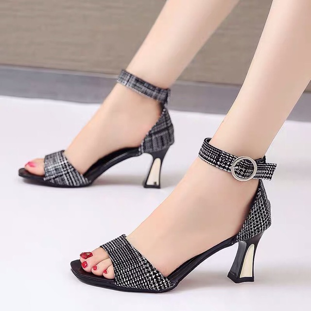 Sandal nữ cao gót