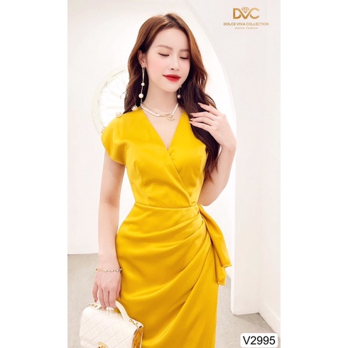 V2995 váy body vạt xếp chéo màu vàng
