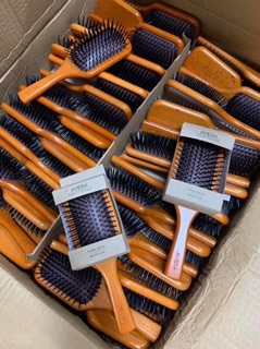 LƯỢC GIỮ RỐI TÓC AVEDA- bạn của phái đẹp