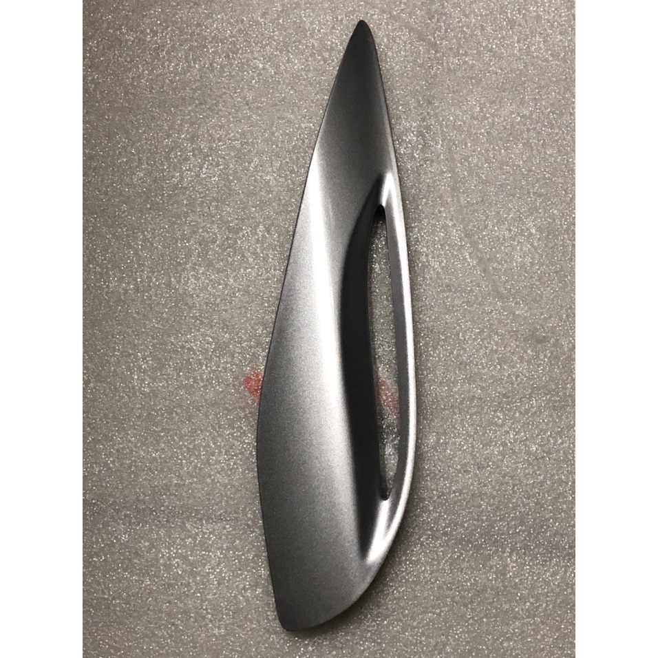 Vĩ bô/ Tấm cách nhiệt ống xả xe Victoria 2009