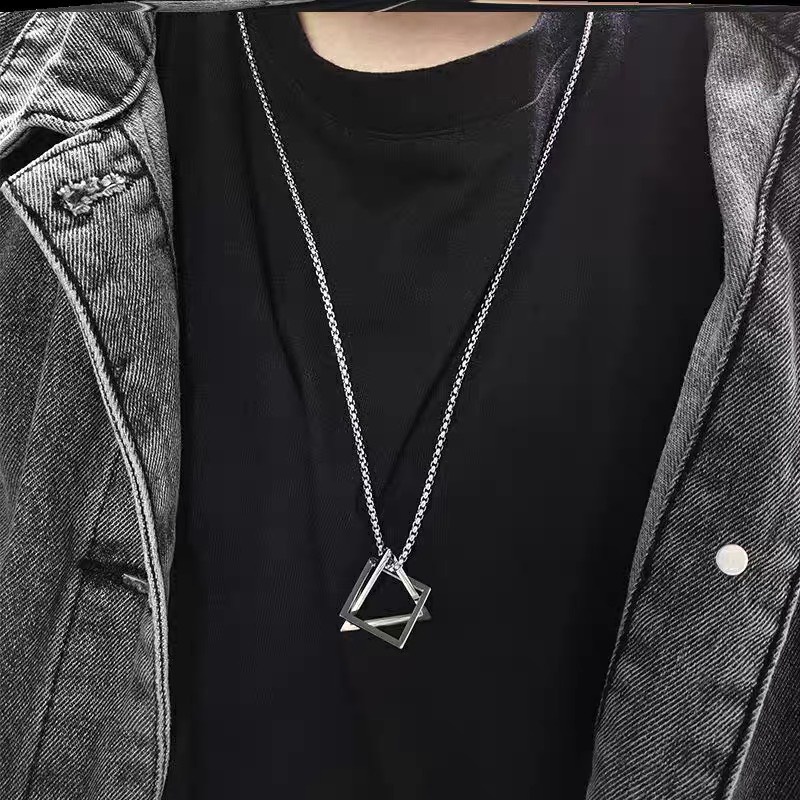 Dây chuyền unisex Vemico mặt tam giác sành điệu PK15
