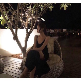 Đầm hở lưng cổ V