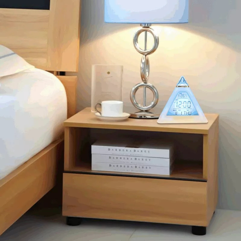 Đồng hồ báo thức hình kim tự tháp có đèn LED 7 màu tuỳ chọn