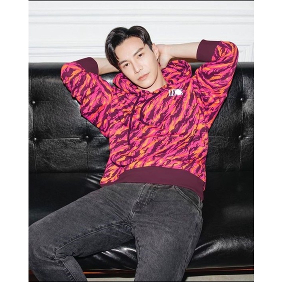 Hoodie hàng hiệu LV màu rằn ri . Dòng Unisex phù hợp cho cả nam và nữ. Chất vải sweater da cá, dày dặn, chắc chắn