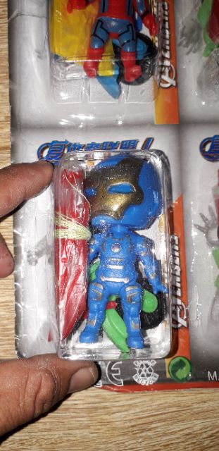 Bộ Siêu anh hùng nhảy dù và các phụ kiện đi kèm bằng nhựa rất đẹp