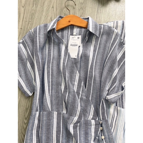 Đầm linen dáng midi dài kiểu vạt đắp chéo họa tiết sọc dọc ZR-hàng xuất xịn
