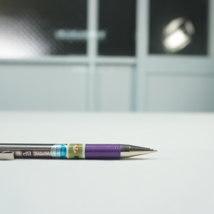 Ruột bút và bút ký tên ZEBRA F.301 loại 1 có tem