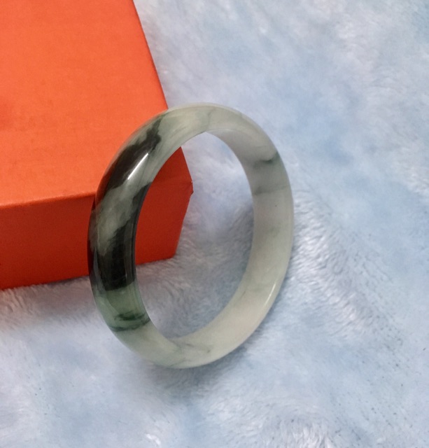 Vòng đá thời trang