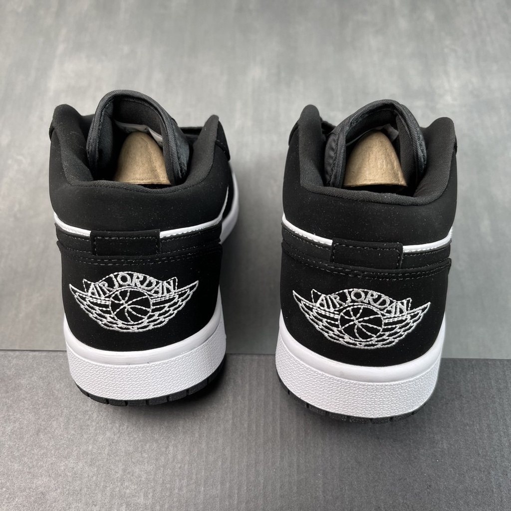 Giày Sneakers Jordan 1 Cổ Thấp Phối Màu Đen Trắng Trẻ Trung Năng Động 553558 001 35.5-47.5
