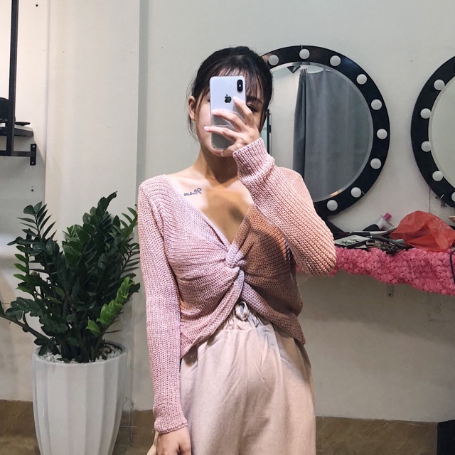 Áo len xoắn ngực