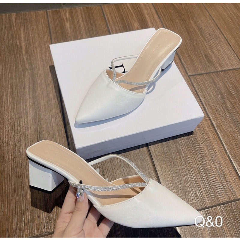 Sục nữ sục cao gót mũi nhọn gót vuông 5cm 2 màu đen kem quai đính đá sành điệu thời trang mã M08