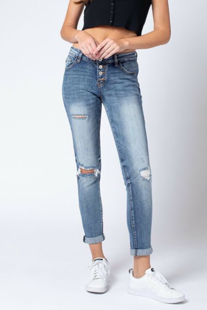 Quần jean nhà em bán hoài không chán, khách chỉ không thích thì bỏ, chứ mặc hoài luôn á