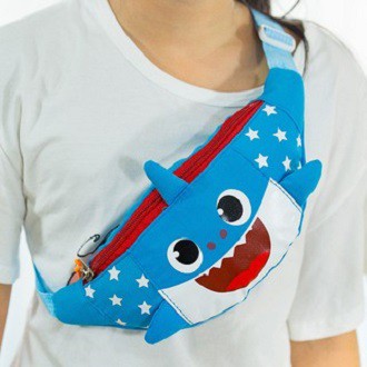 Túi đeo chéo hình cá mập