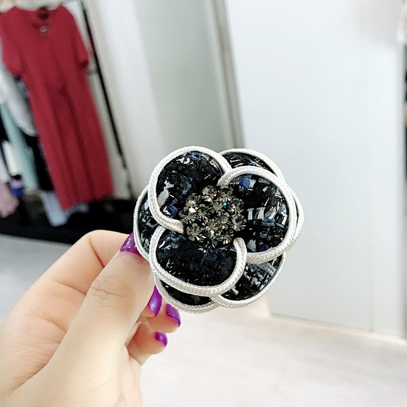 Trâm cài áo hình hoa trà đính đá và ngọc trai giả thời trang