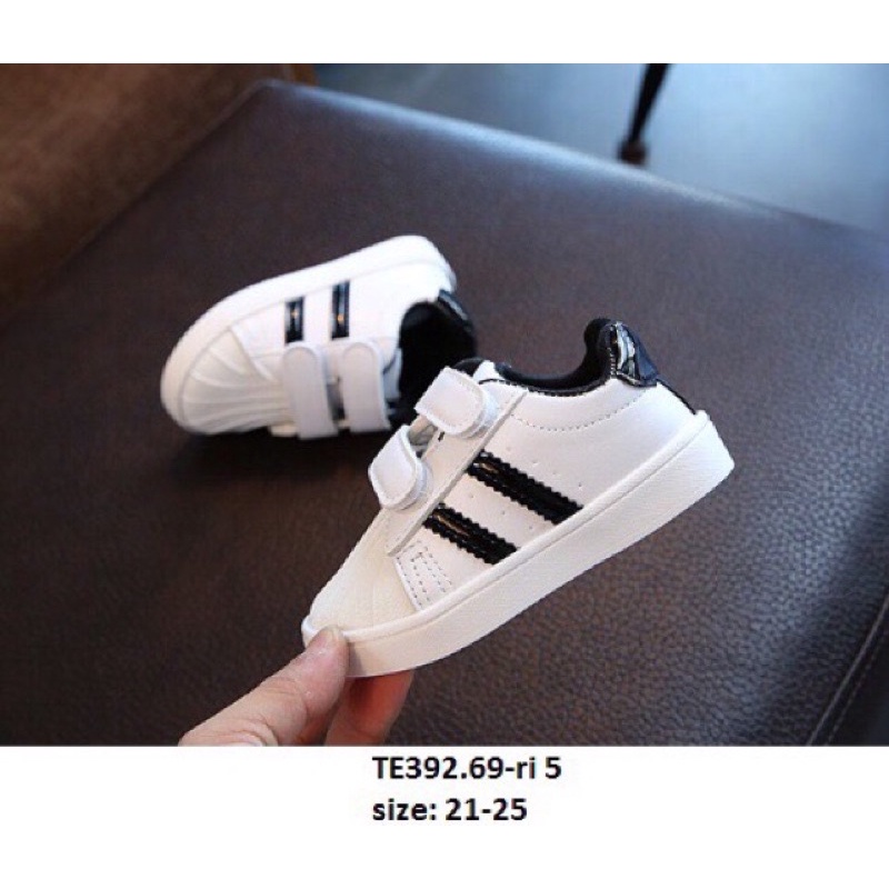 Giày thể thao sọc đen bé trai/bé gái (21-25)