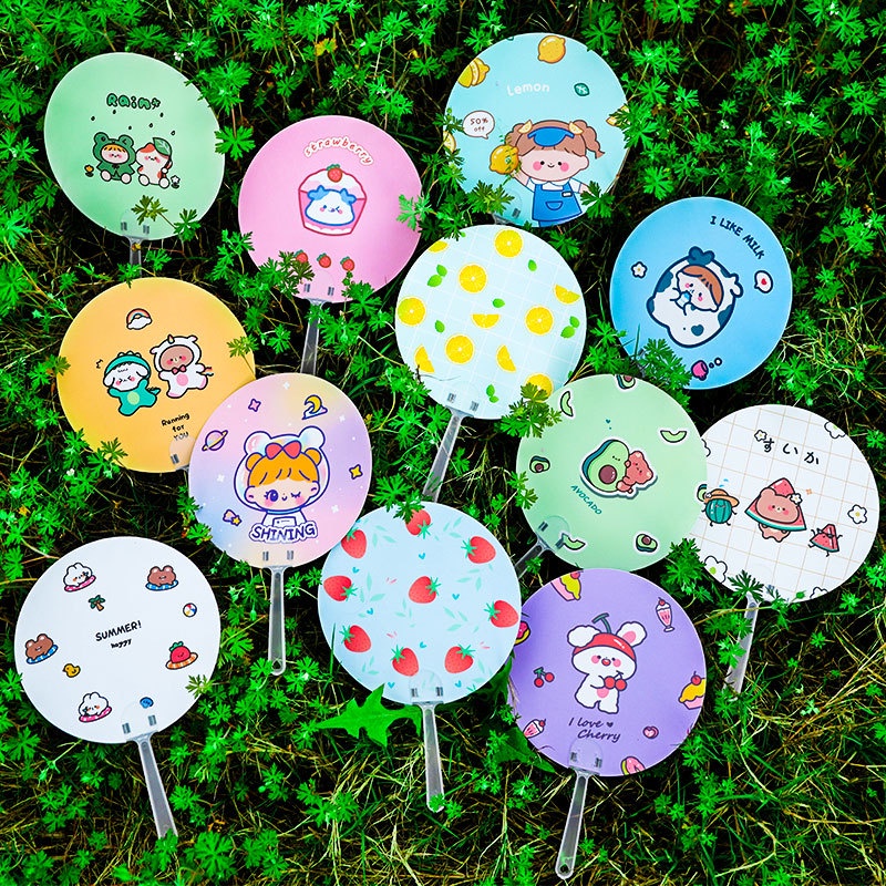 Quạt nhựa hình tròn cầm tay hoạt hình dễ thương cute