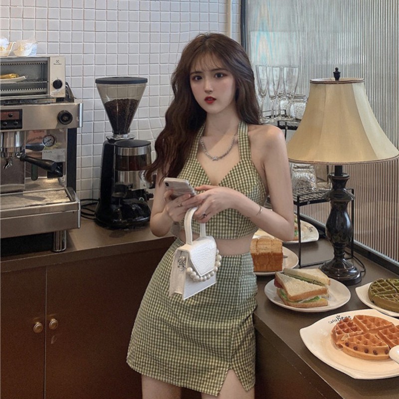 Set áo croptop hai dây cổ yếm kèm chân váy caro xinh xắn cho nữ