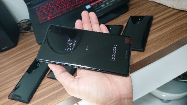 Điện Thoại Xperia XZ2