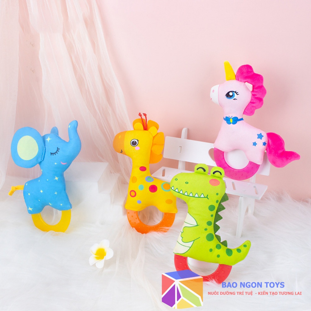 ĐỒ CHƠI XÚC XẮC GẤU BÔNG KÈM GẶP NƯỚU GIÚP BÉ PHÁT TRIỂN GIÁC QUAN VÀ KHẢ NĂNG CẦM NẮM - BAO NGON TOYS - DV62