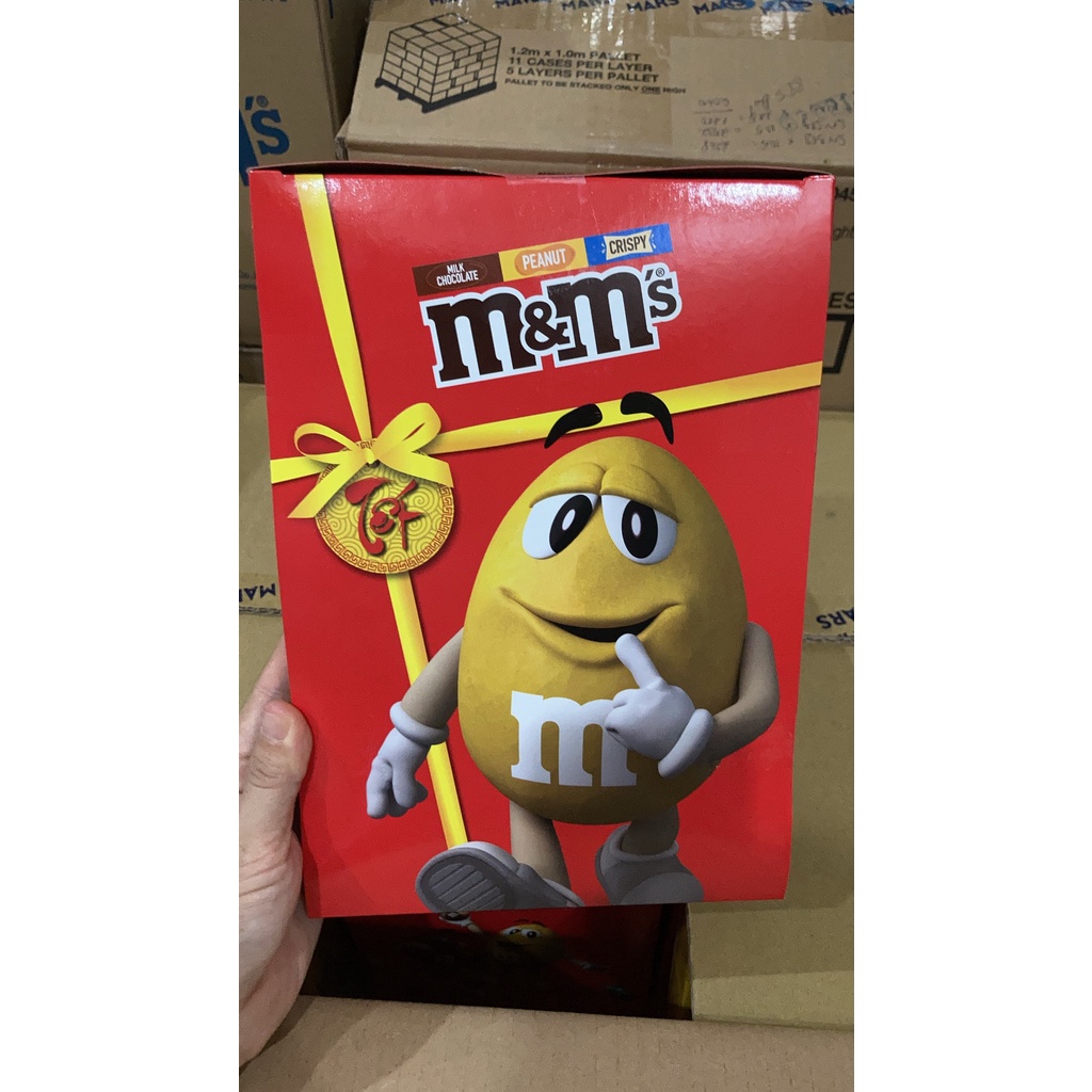 Hộp quà TẾT gồm 3 túi Kẹo Socola M&amp;m's KLT104gram/date tháng 8/2022