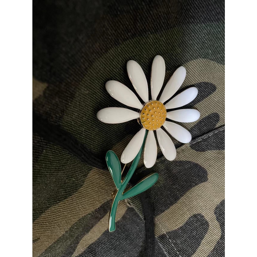 Huy hiệu cài áo PMO DAISY BROOCH