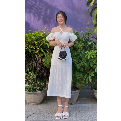 Đầm trắng xẻ đùi