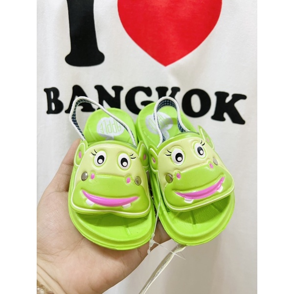 Dép tập đi có quai cho bé yêu siêu dễ thương