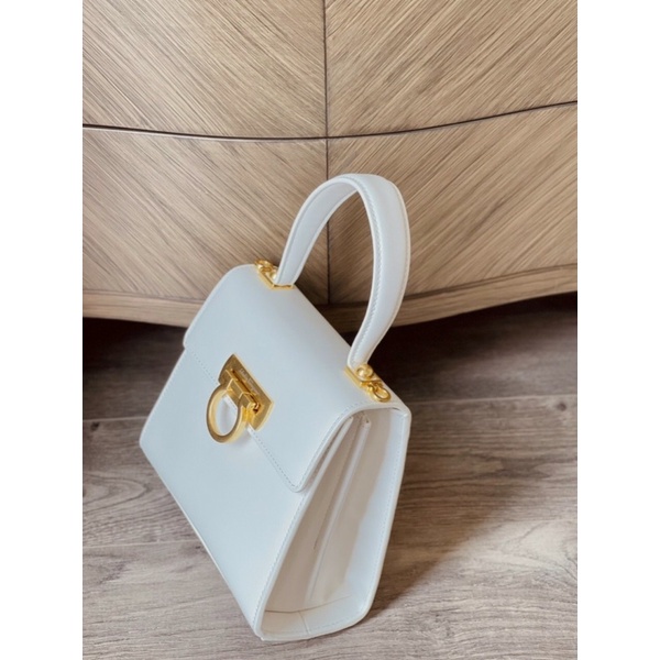 ____Salvatore feragamo super  👉 Năm nay em này hàng auth hot trở lại mạnh mẽ