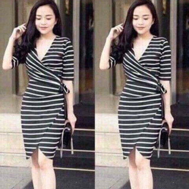 Váy ôm kẻ đen trắng