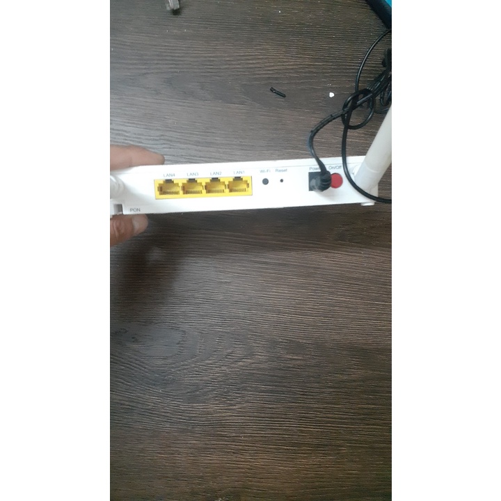 Modem  VIETTEL  ZXHNF606 wifi 1 băng tần kèm nguồn đã qua sử dụng  còn sài tốt dùng phát wifi