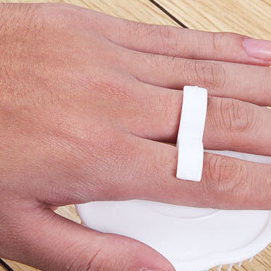 1 Bàn Chải Nhựa Mát Xa Da Đầu Khi Tắm