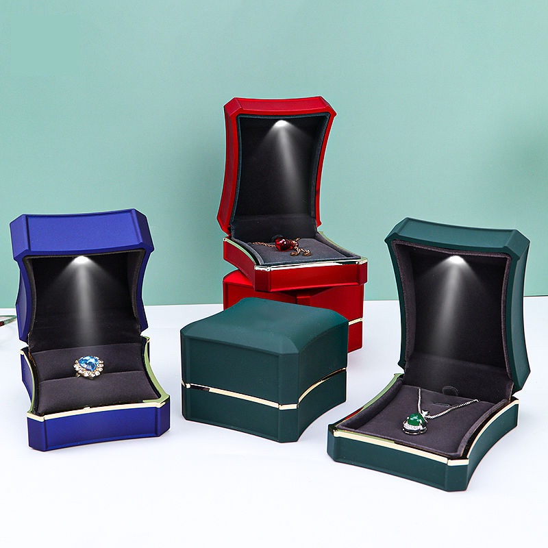 Hộp đựng trang sức hình bát giác có đèn led phát sáng độc đáo