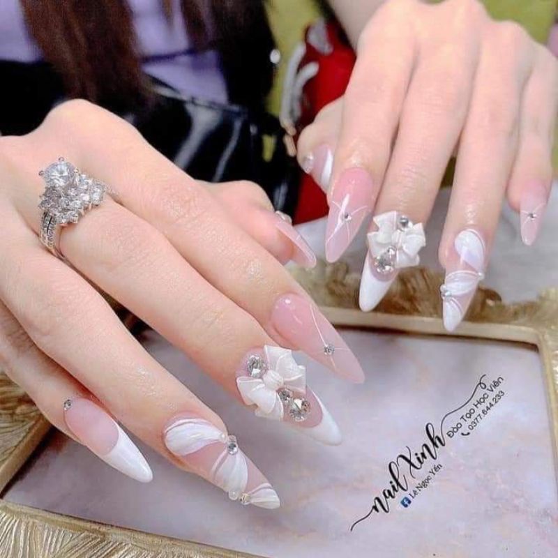 Móng tay giả Thiết kế theo mẫu nail box tông trắng cô dâu lộng lẫy