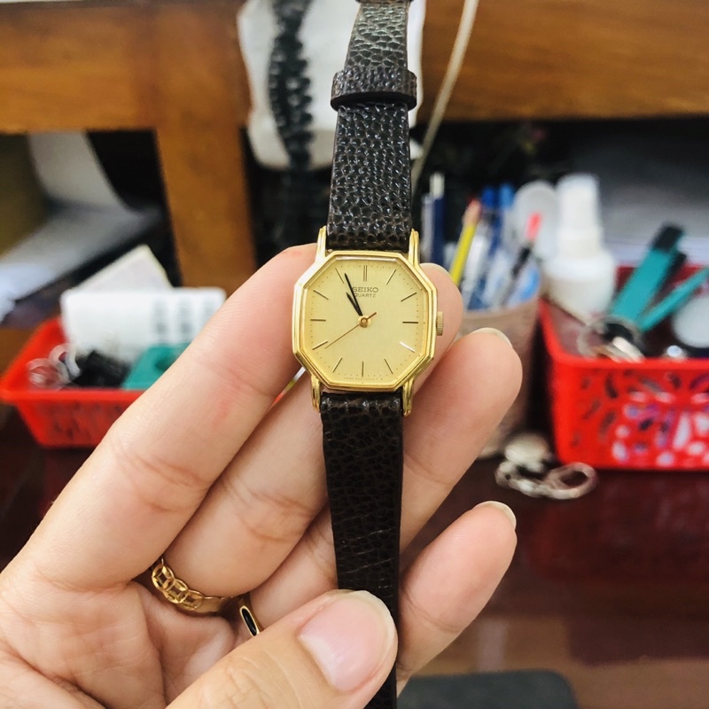 Đồng hồ nữ si nhật dáng tank hiệu Seiko