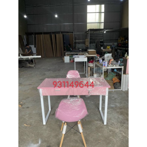 Bàn làm nail kèm 2 ghế hồng