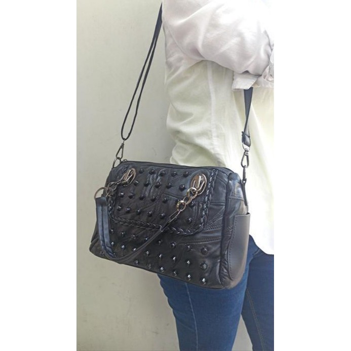 Túi xách đeo vai đen