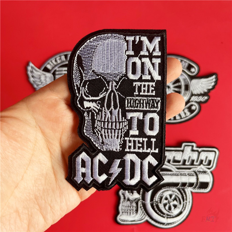 ♚ Miếng Dán Ủi Quần Áo Màu Trắng Đen Cổ Điển ♚ 1 Sticker Ủi Thêu Hình Đầu Lâu