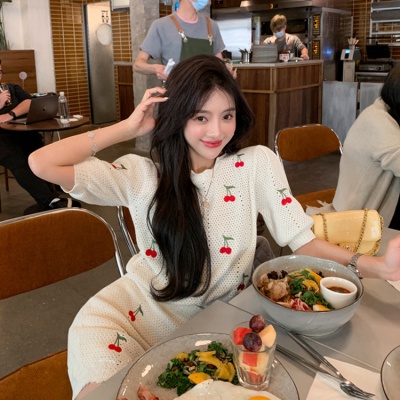 DUNEA Set đồ gồm áo dệt kim cổ chữ V thêu hình trái cherry + chân váy thời trang gợi cảm