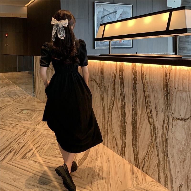 Đầm dài dáng chữ a cổ vuông màu đỏ phong cách retro Pháp