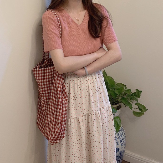 [MUA 1 ĐƯỢC 2] Set Trang Phục Nữ Áo Phông Nữ Cổ V Chất Thun Tăm Phối Chân Váy Hoa Siêu Điệu Đà | BigBuy360 - bigbuy360.vn