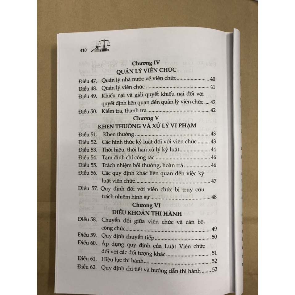 Sách Luật viên chức và văn bản hướng dẫn thi hành
