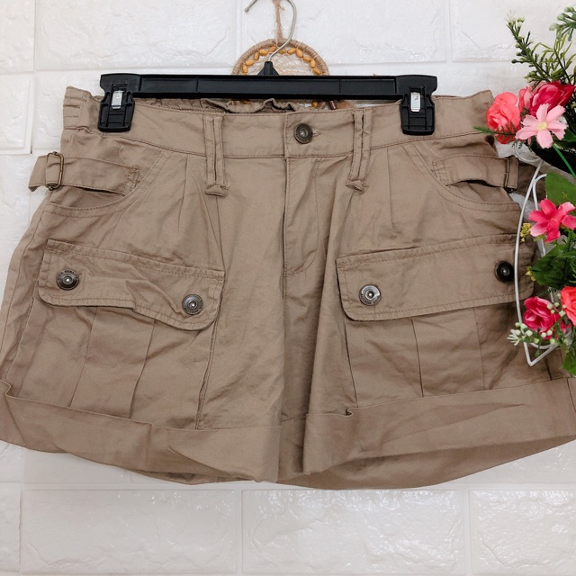Thanh lý quần short kaki màu bạc xỉu size M